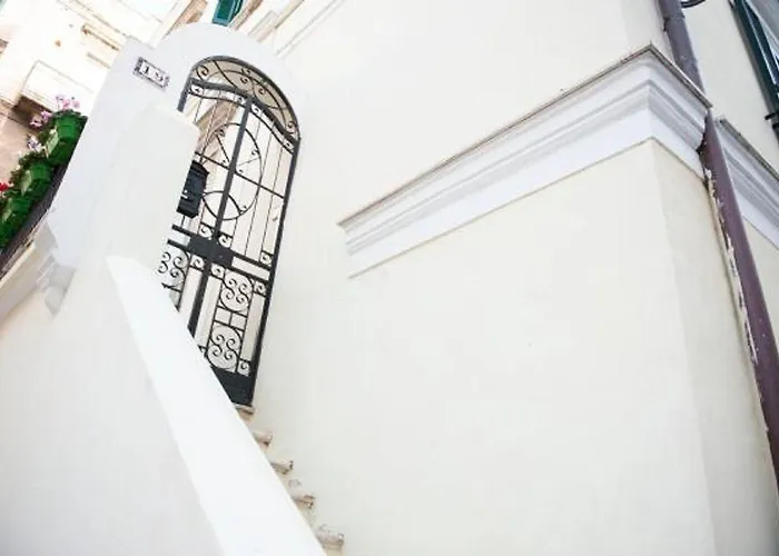 Old Town 3* בארי