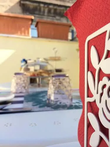 לינה וארוחת בוקר Old Town 3*